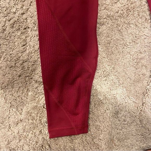 NWT!! Reebok Women's Workout Ready Mesh Leggings in color: punch berry - size M - Picture 8 of 8